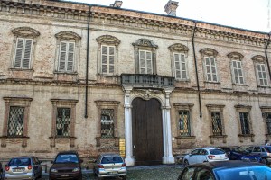 Photo by Artur Dancs