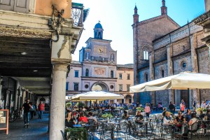 Photo by Artur Dancs