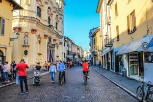 Photo by Artur Dancs