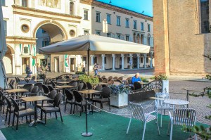 Photo by Artur Dancs