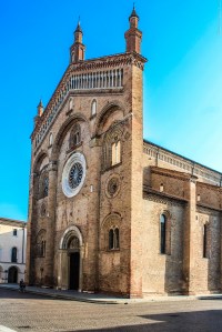 Photo by Artur Dancs