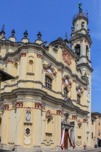 Photo by Artur Dancs