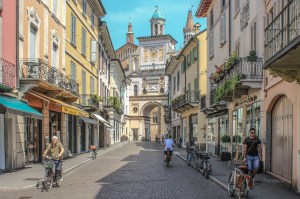 Photo by Artur Dancs