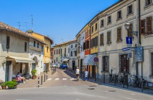 Photo by Artur Dancs