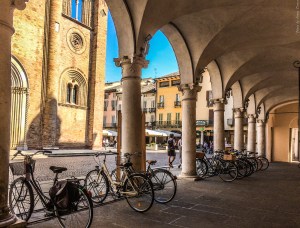 Photo by Artur Dancs