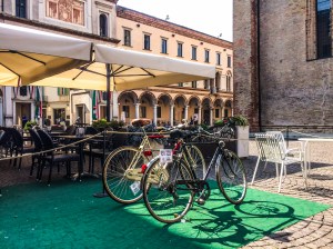 Photo by Artur Dancs