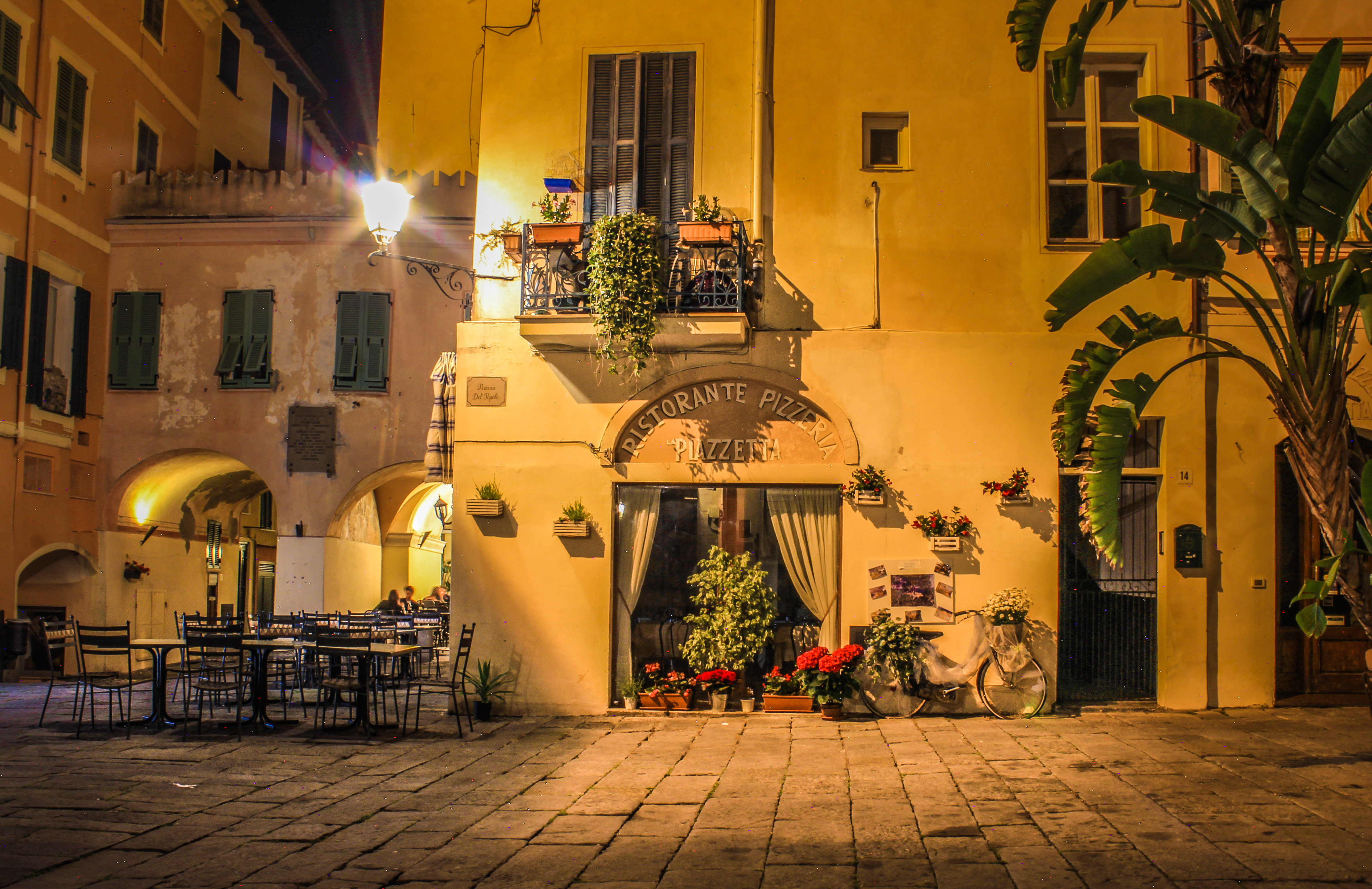 Photo by Artur Dancs